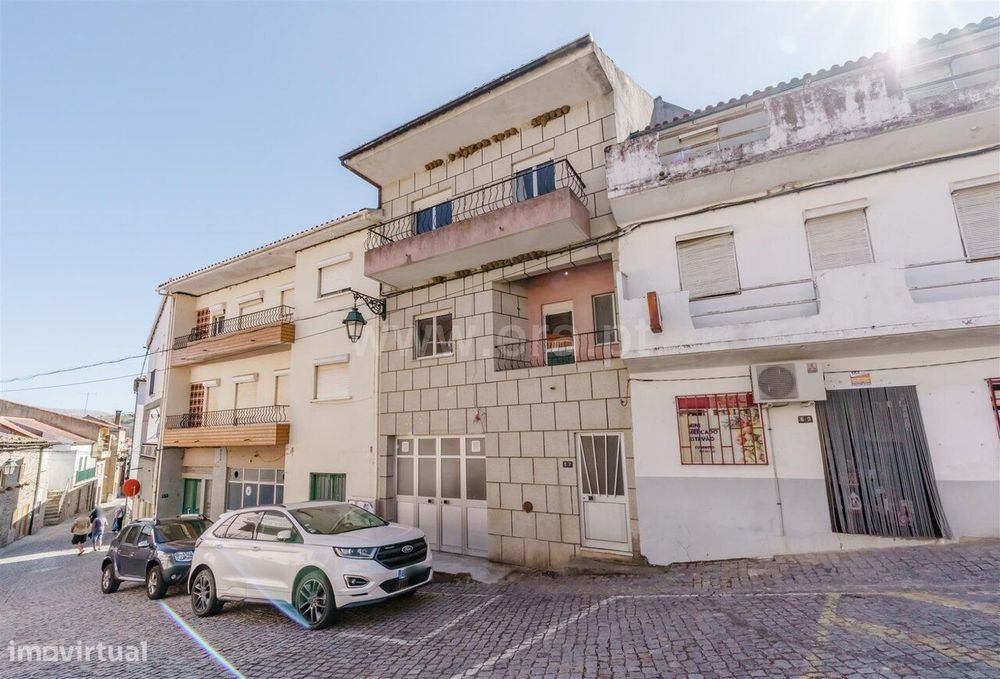 Moradia em Banda T4 / Covilhã, Peso