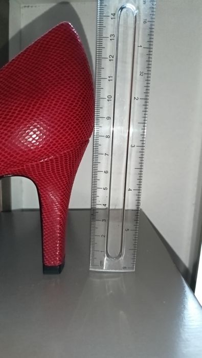 Sprzedam szpilki TOSCA - czerwone r. 38,5