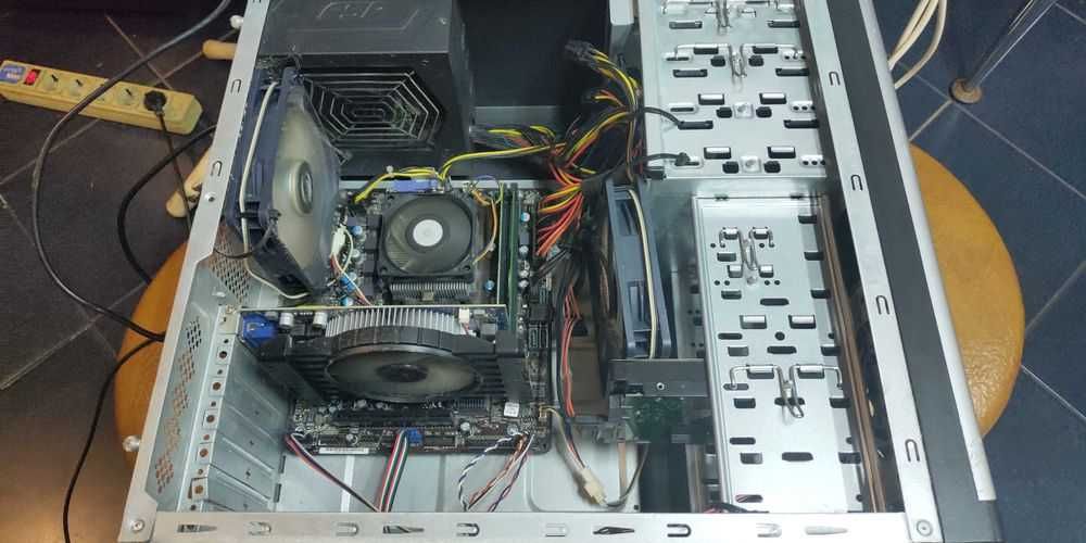 Системный блок 4 ядра , ОЗУ 8 Гб DDR3 , SSD 60 Гб., HDD 1 Тб.