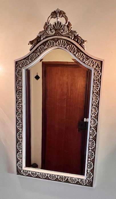 Conjunto Vintage: Credência, Espelho e Candeeiros de Parede