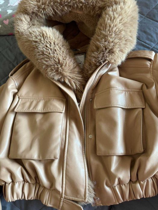 Бомбер  куртка дуже гарна і тепла