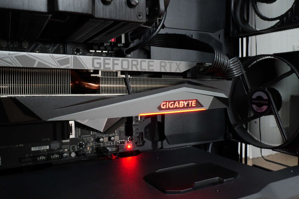 PC: RTX 3080, i7 10700K, 32GB RAM 3733MHz DDR4 - stan igła