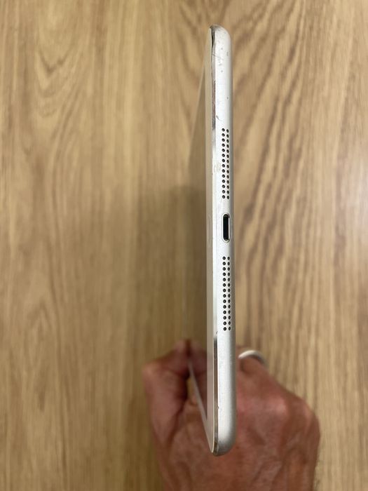 Mini iPad da Apple para peças e/ou para colecionadores.