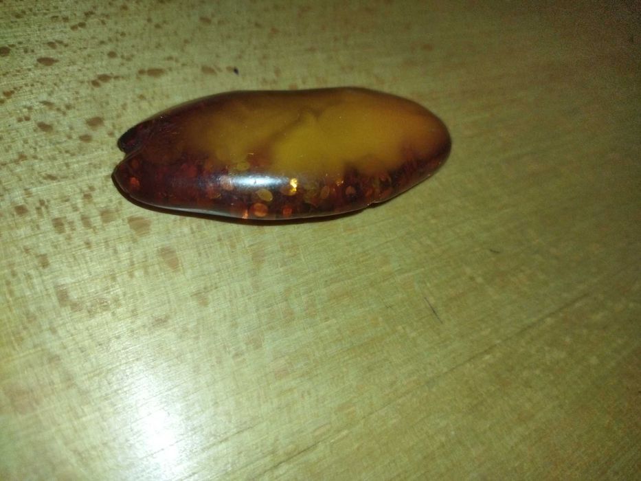 Янтарная брошка , 20г