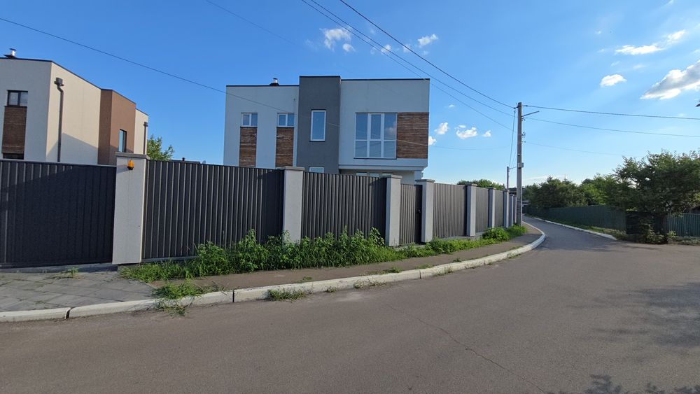 Будинок 260 м2 цегла дах моноліт є газ с. Козин Конча-Заспа біля річки