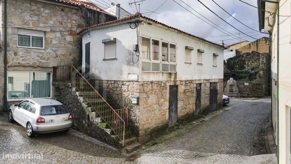 Moradia para Recuperar em Moselos