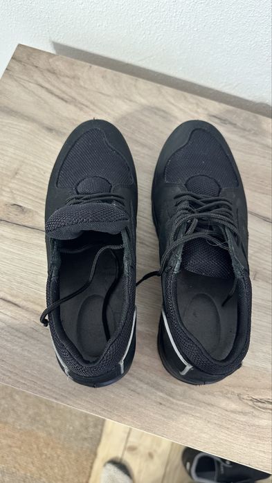 Кросівки в ідеальному стані