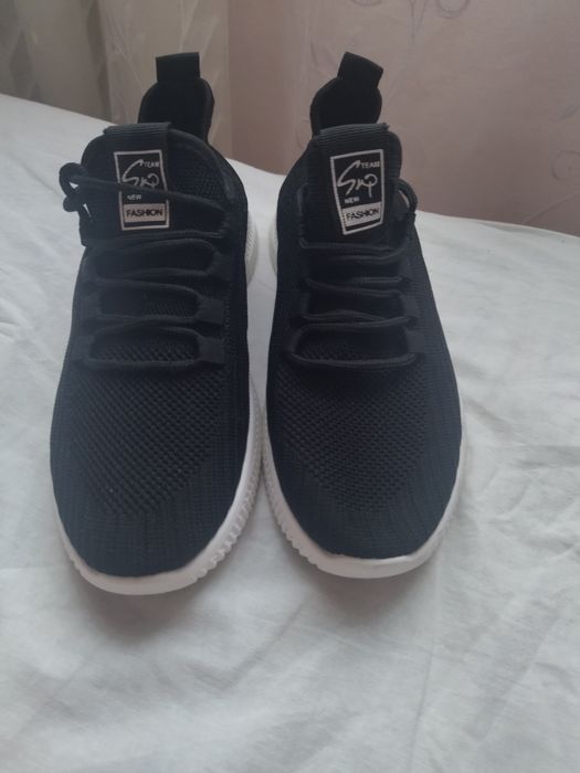 Жіночі  кросівки