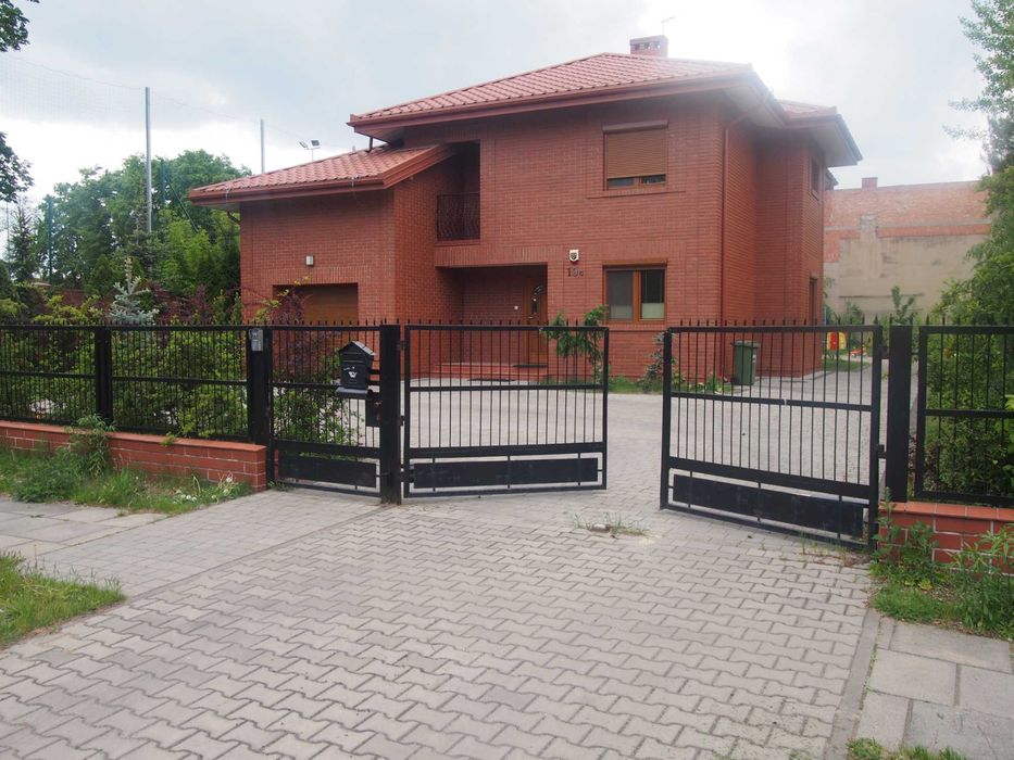 Dom na wynajem Łódź niedaleko portu Łódź-bardzo ładny elewacja klinkierowa