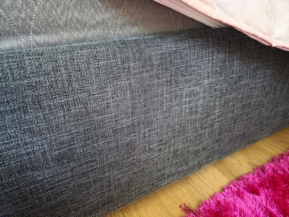 Cama casal com colchão em excelente estado