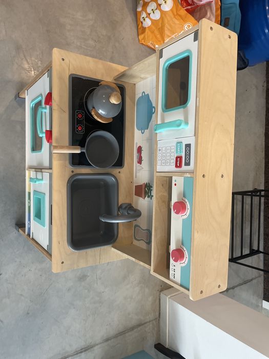 Cozinha de madeira de brincar