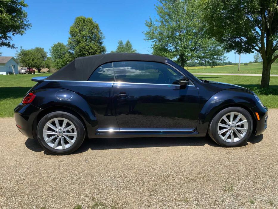 Volkswagen Beetle Convertible SE      2017