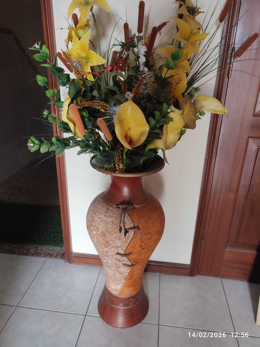 Jarrão cerâmica com flores