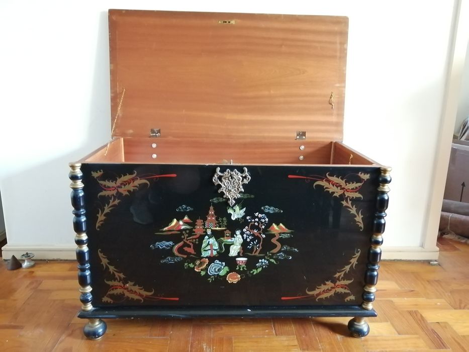 Vendo arca lacada a preto