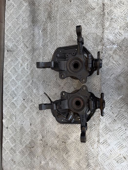 Цапфа кулак перед Опель комбо с opel combo c год 2003