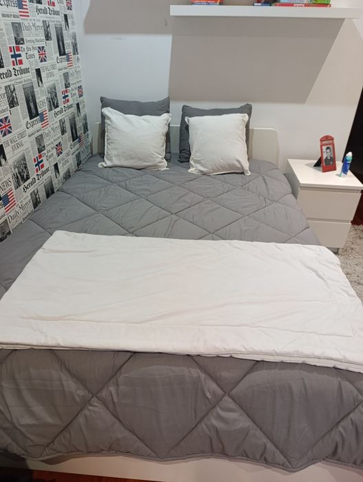 Cama de casal em bom estado