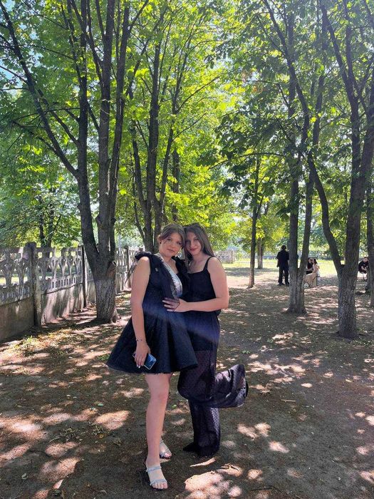 Чорна сукня на випускний