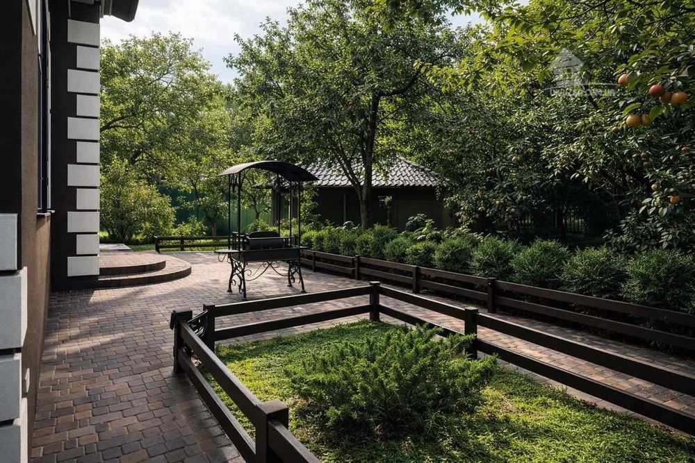 Метро Лівобережна. Новий  будинок 130 кв. Генератор. 3 спальні.