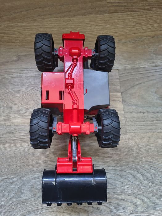 Іграшковий елескопічний навантажувач Bruder Manitou MLT 633