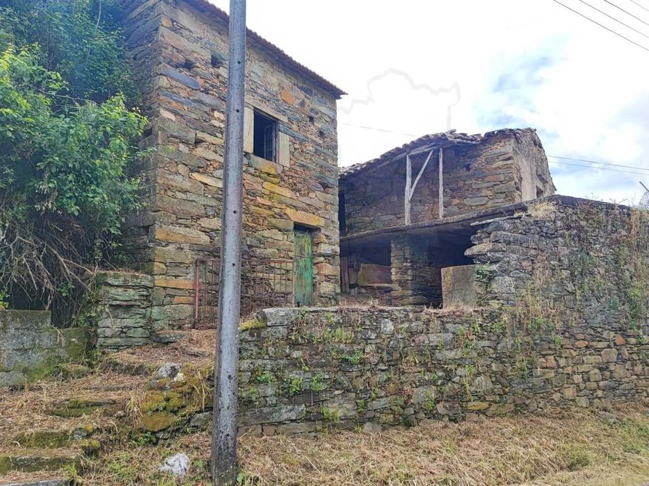 Duas casas em Pedra na Rota do Xisto