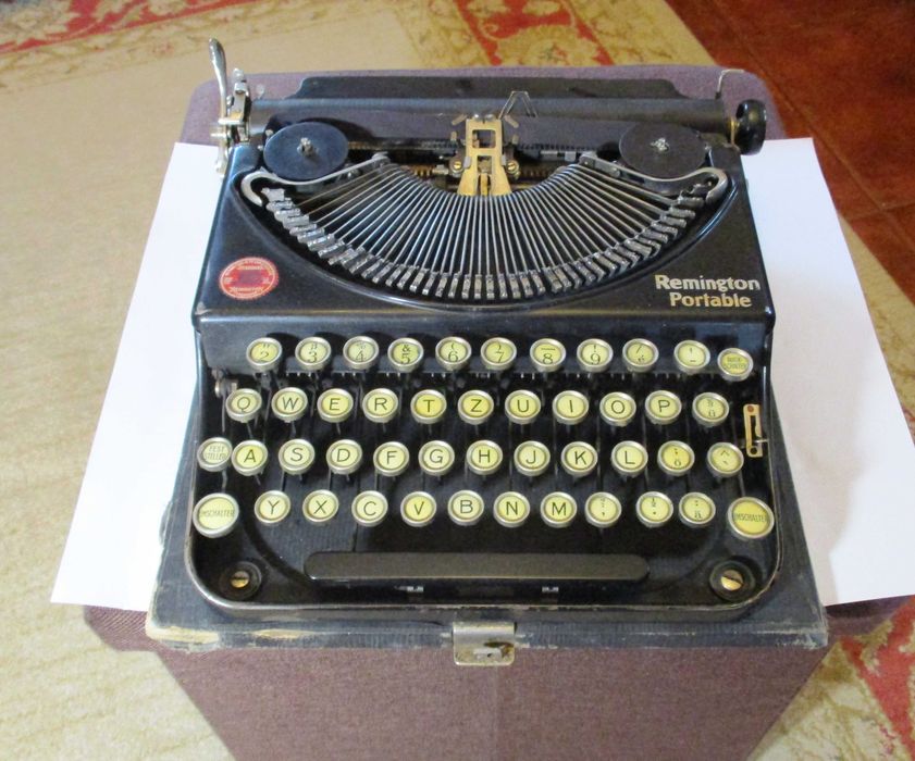 Seculo XX - Maquina de escrever Remington Portable