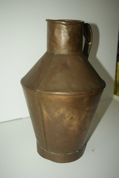Bilha antiga em latão