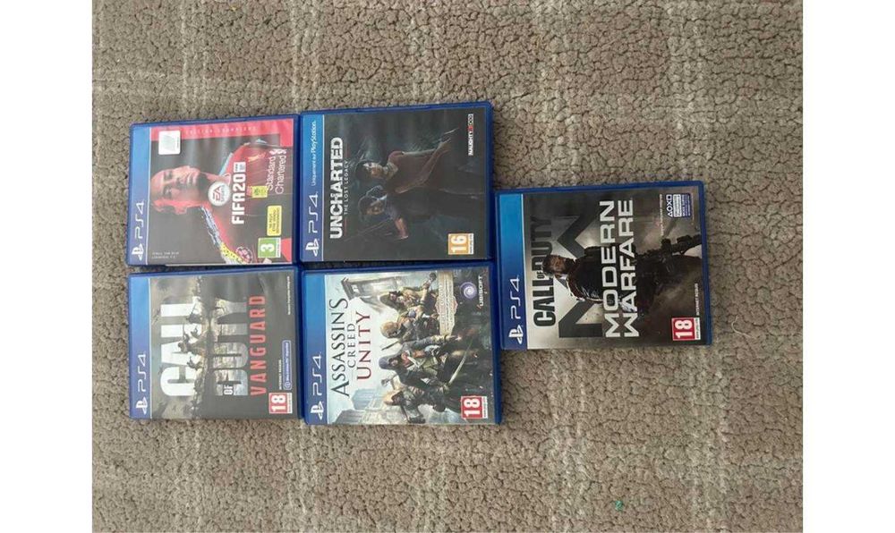 PS4 com Comando e 5 Jogos