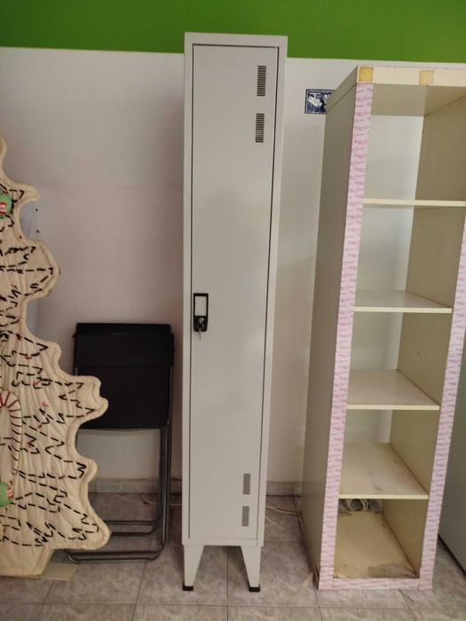 Vendo cacifo metálico em óptimo estado