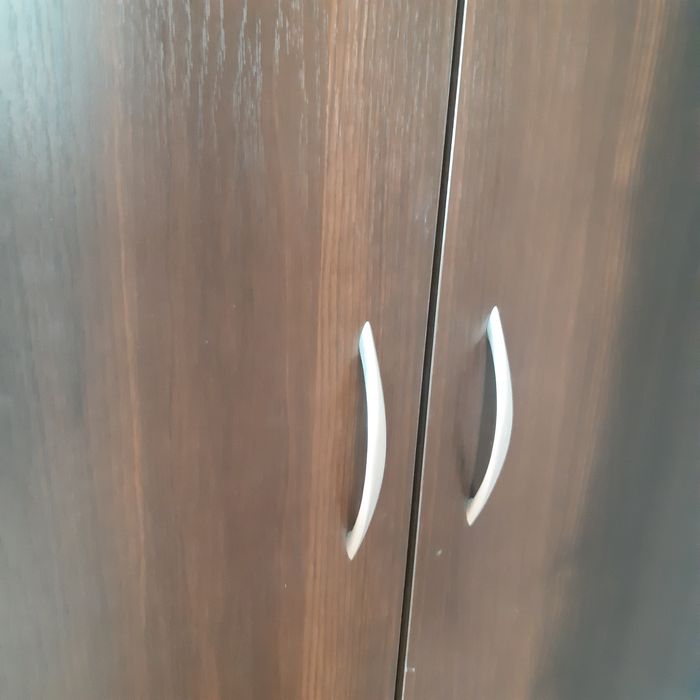 Szafa z polka i pałąkiem