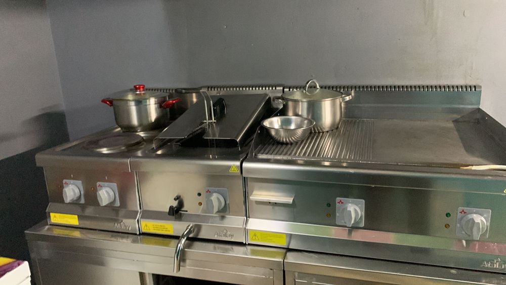 Обладнання та меблі для кафе