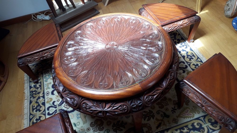 Mesa chinesa em madeira e vidro