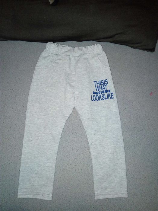 NOWY | Dresowy Garnitur chłopięcy szary z muszką | 104/110 - aktualne