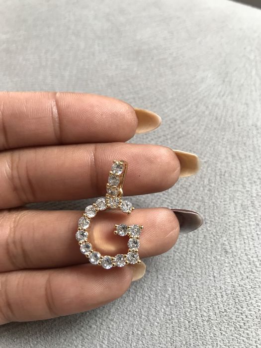 Pendentes letras douradas com brilhantes p/ colar