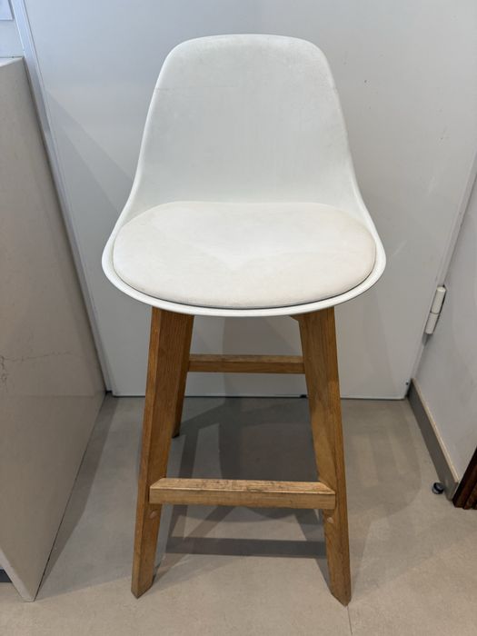 Conjunto de 2 Bancos / Cadeiras Altas de Balcão (Branco e Madeira)