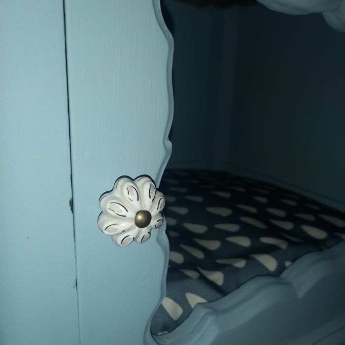 Mesa de cabeceira Casa para gato