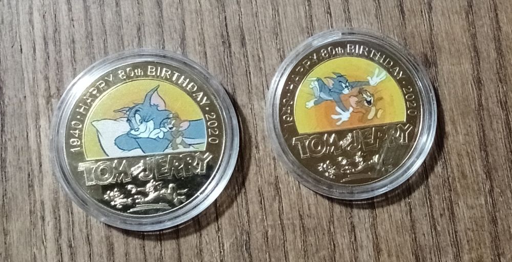 Moedas novas em caixa