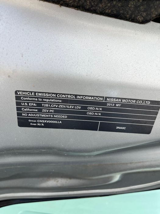 Nissan leaf з підігрівом і сонячною панелью