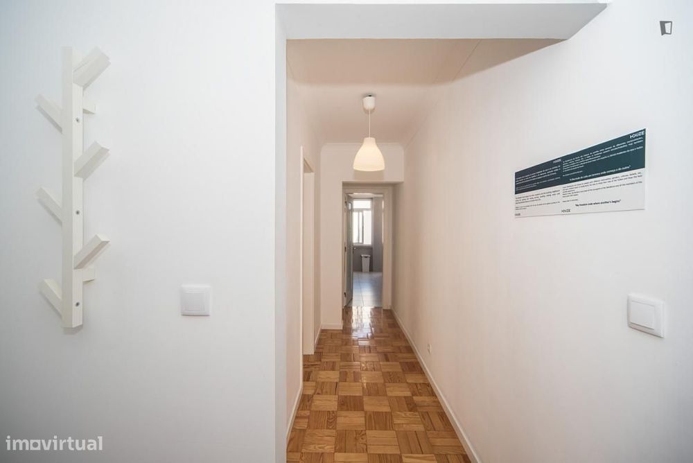 Quarto - localizado em Sete Rios Lisbon