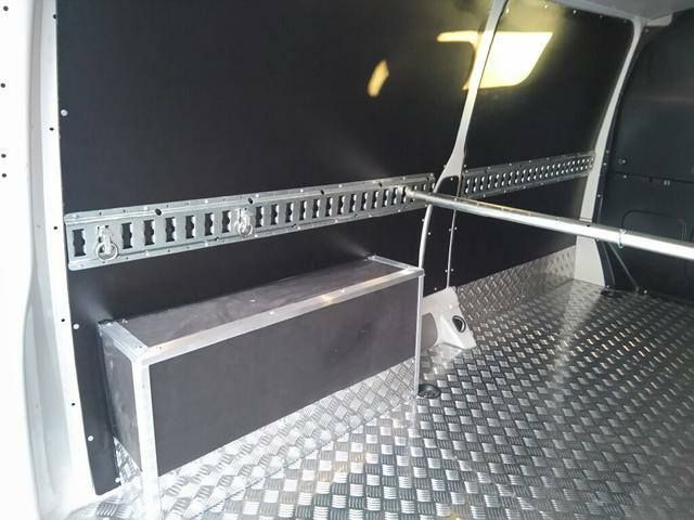 Renault Trafic L2H1 ochrona przedziału ładunkowego