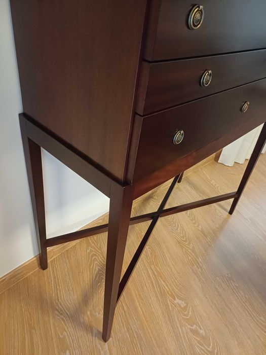 Móvel contador em mogno