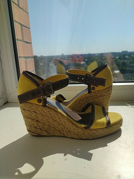 Босоніжки Levis 37p