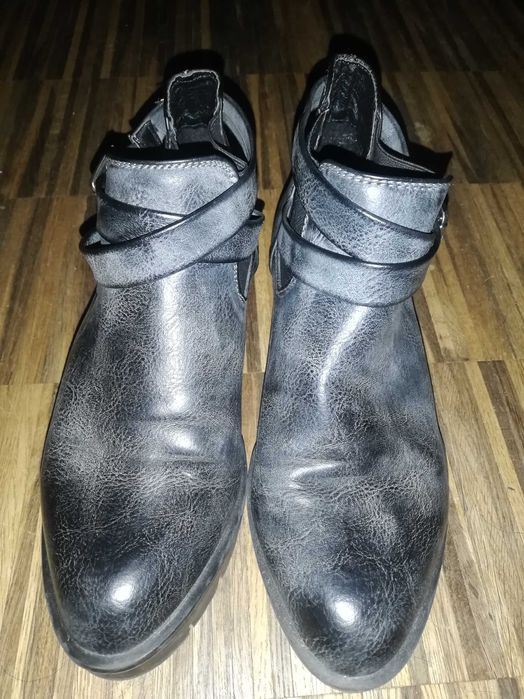 Grafitowe botki na małej platformie rozm. 38