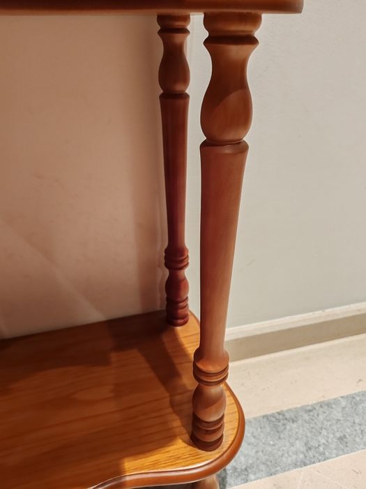 Mesa de telefone ou de apoio