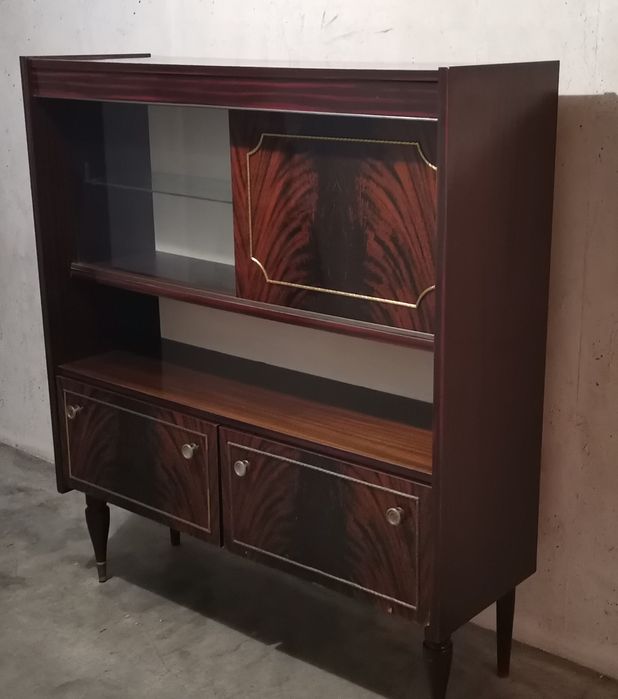 MÓVEL Aparador buffet de raiz de Nogueira Art Déco. madeira folheado.
