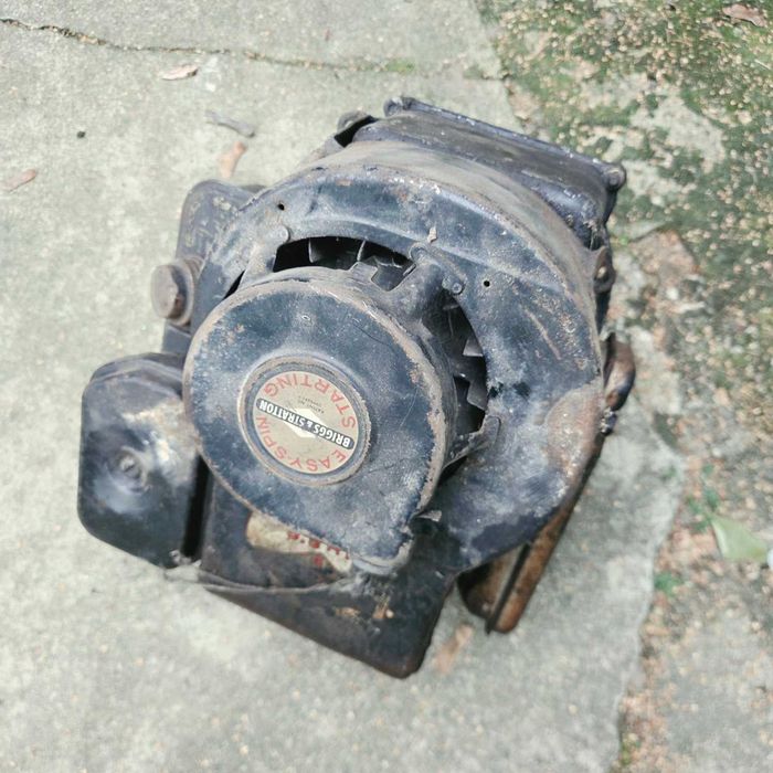 Silnik spalinowy Briggs & Stratton 3.5 HP Easy-Spin z sprzęgłem odśrodkowym (kosiarka / glebogryzarka)