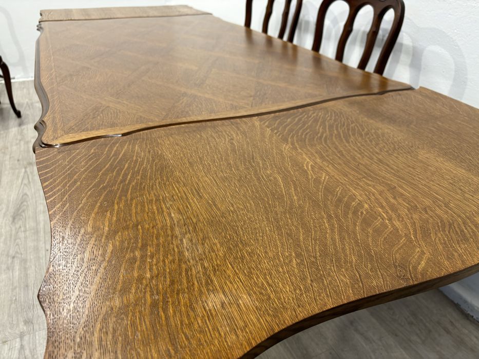 Piękny komplet stołu z krzesłami w stylu ludwikowskim