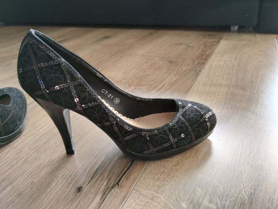 Buty na obcasie eleganckie