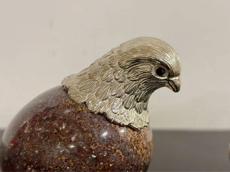 Casal de codornizes em prata e pedra