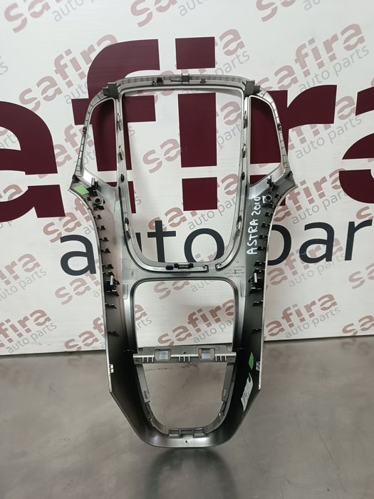 Moldura da Consola Central / Rádio / Aro OPEL ASTRA J - 13257562