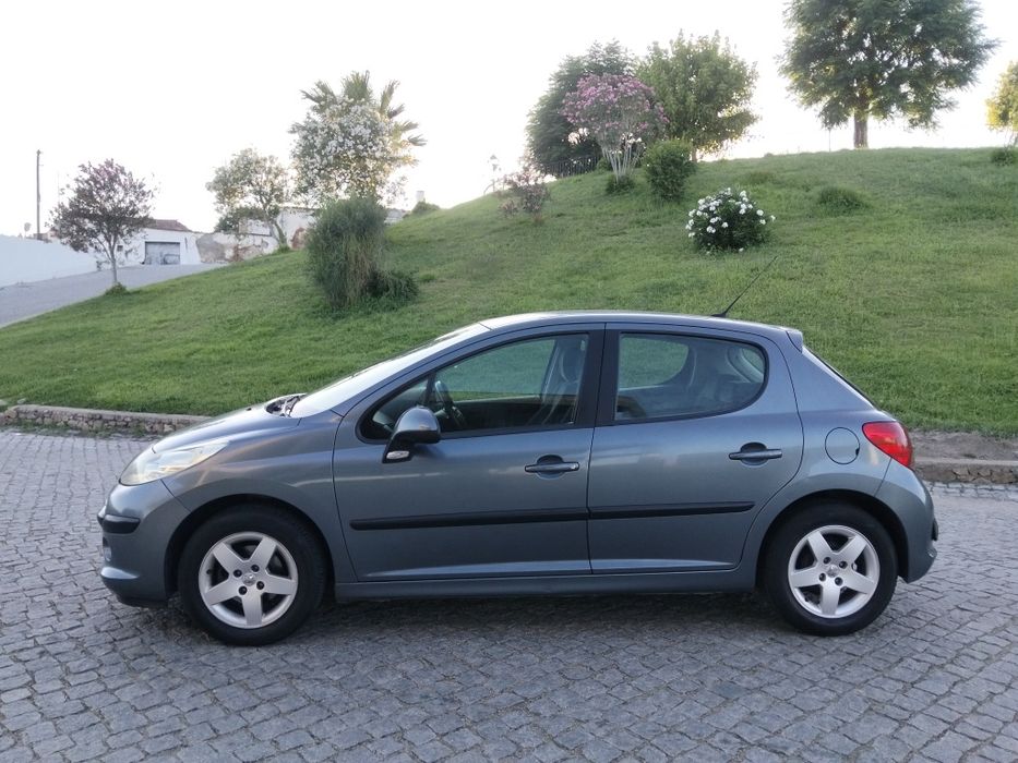 Peugeot 207 1.4HDI de 2007/8 em estado novo